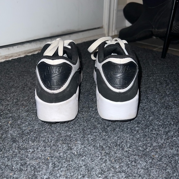 Nike air maxes - Picture 3 of 4